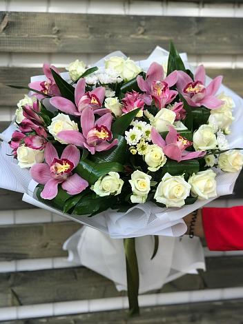 Букет цветов из: Розы и Хризантемы в Старой Торопе