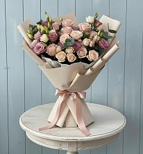 Букет цветов из:  Розы и Лизиантусы в Старой Торопе