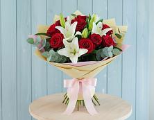 Букет цветов из:  Лилии и Розы в Старой Торопе