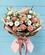 Букет цветов из:  Розы, Альстромерии и Лизиантусы в Старой Торопе