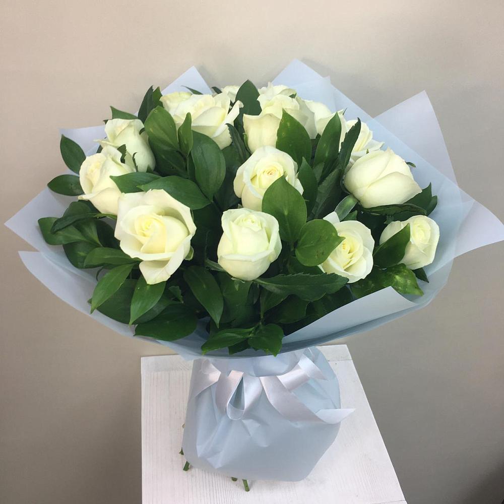 Букет 15 Белых роз Проуд в Старой Торопе