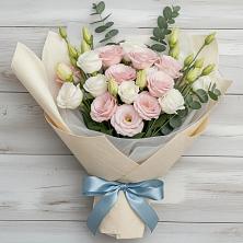 Букет цветов из:  Лизиантусы в Старой Торопе