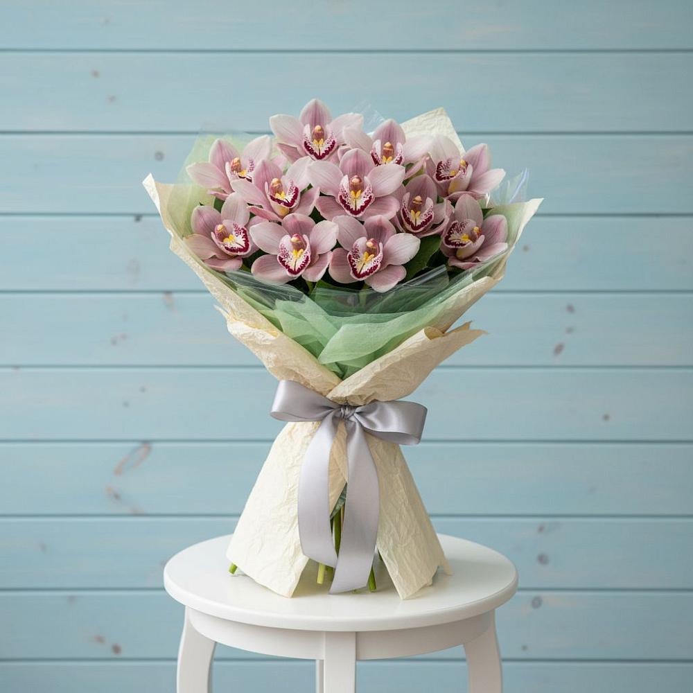 Букет цветов из: Орхидеи и Розы в Старой Торопе