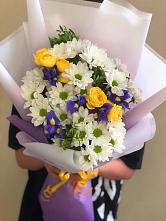 Букет цветов из:  Ирисы, Хризантемы и Розы #REPLACE_PRED# Старой Торопе