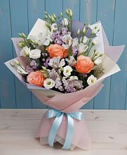 Букет цветов из:  Лизиантусы, Розы, Альстромерии и Гипсофила в Старой Торопе