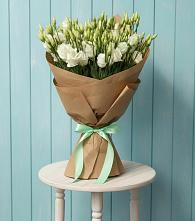 Букет цветов из:  Лизиантусы в Старой Торопе