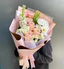 Букет цветов из:  Хризантемы и Розы в Старой Торопе