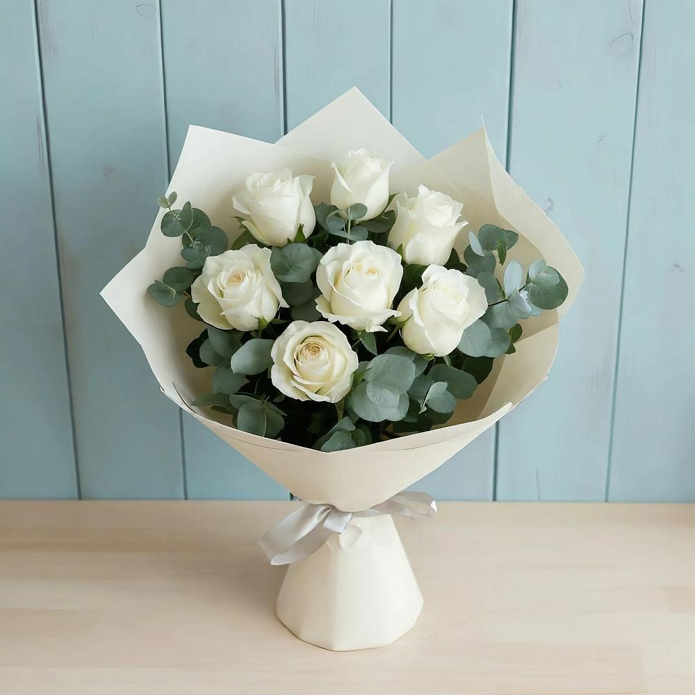 Букет Белые розы в Эвкалипте в Старой Торопе