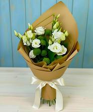 Букет цветов из:  Хризантемы и Лизиантусы в Старой Торопе