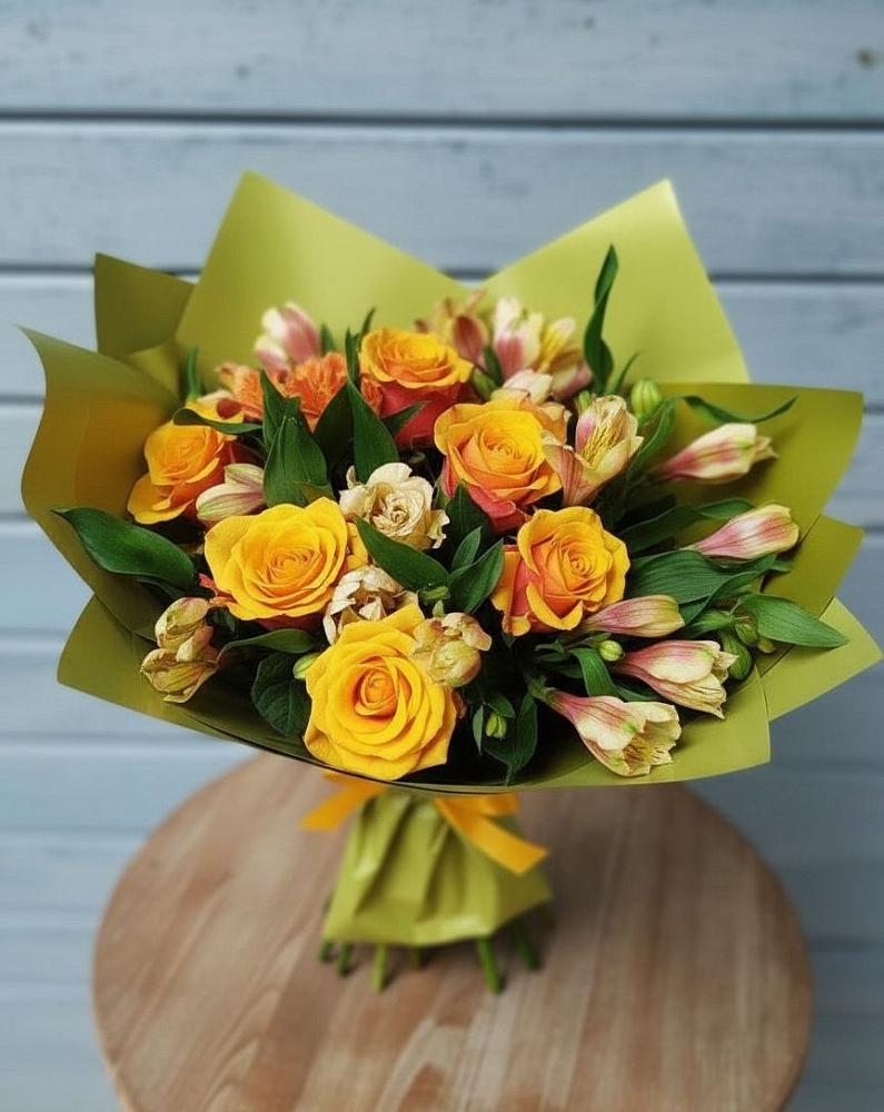 Букет цветов из: Альстромерии и Розы в Старой Торопе