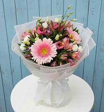 Букет цветов из:  Герберы, Альстромерии и Лизиантусы #REPLACE_PRED# Старой Торопе