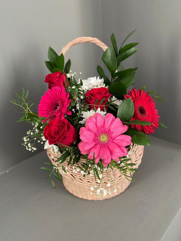 Цветочная композиция из Розы, Хризантемы и Герберы в корзине в Старой Торопе