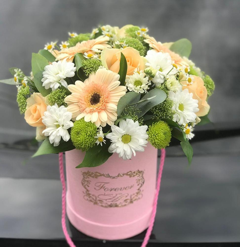 Цветочная композиция из Розы, Герберы и Хризантемы в шляпной коробке в Старой Торопе