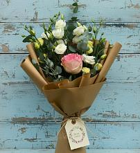 Букет цветов из:  Розы и Лизиантусы в Старой Торопе